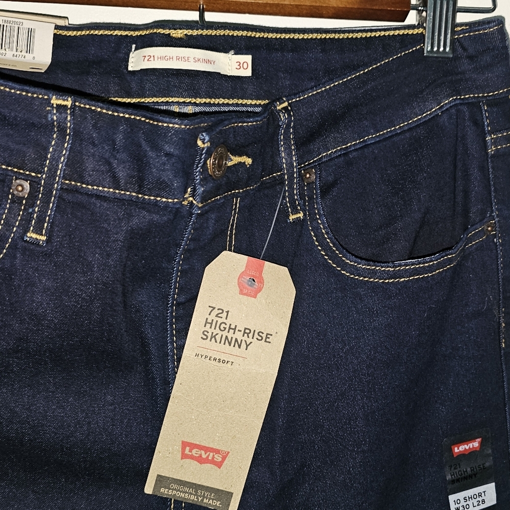 Levi's high-rise skinny dark blue jeans brand new size 30
